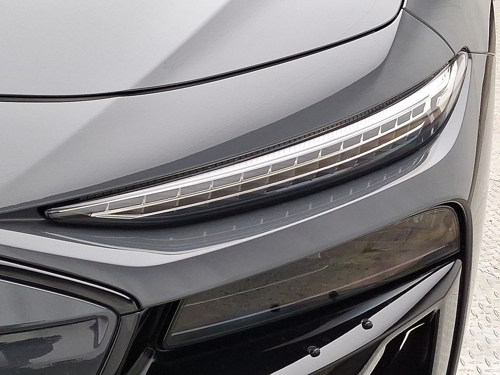 Thumbnail: 2025 Audi e-tron S - 9