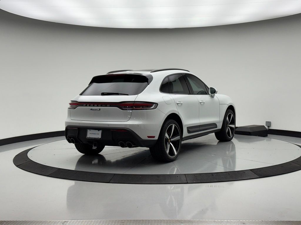 Thumbnail: 2026 Porsche Macan - 8