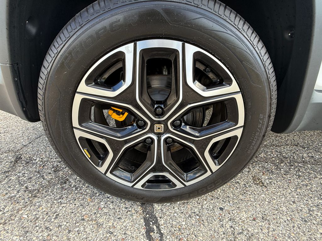Rivian R1S