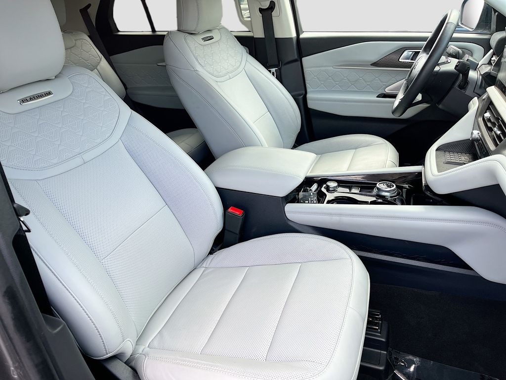 Used 2025 Gray Metallic Ford Platinum image 31