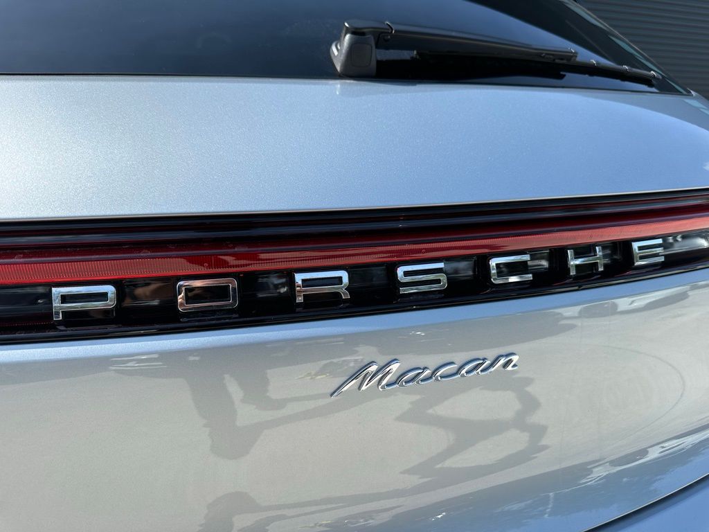Thumbnail: 2025 Porsche Macan - 12