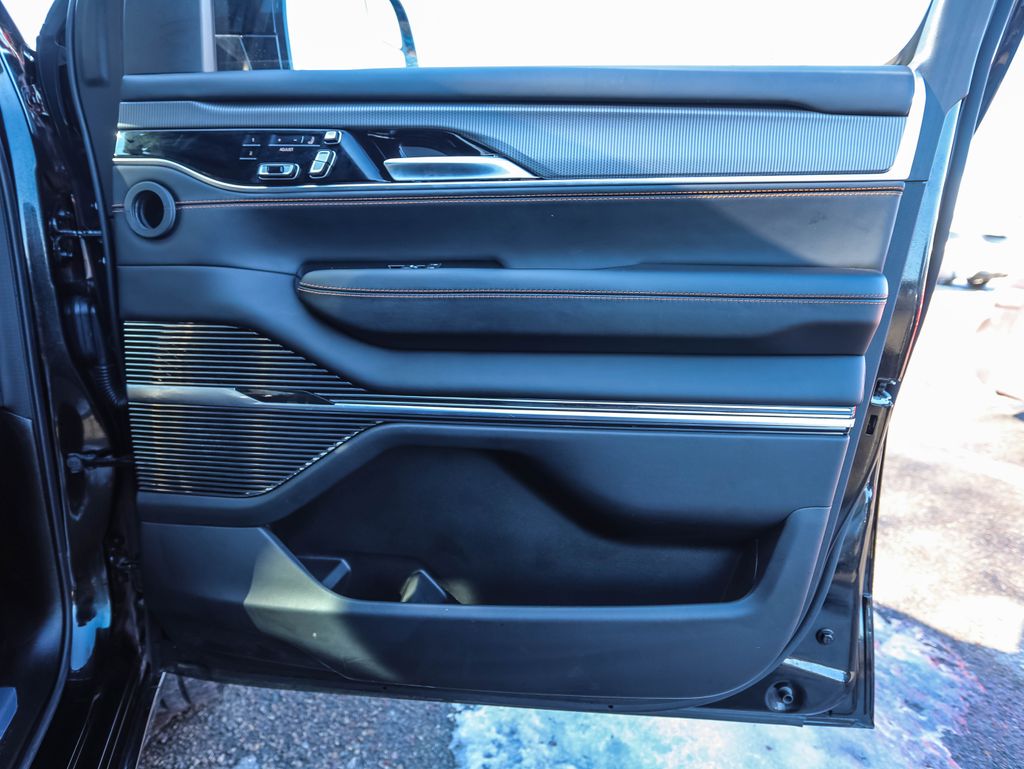 Thumbnail: 2023 Jeep Grand Wagoneer L - 24