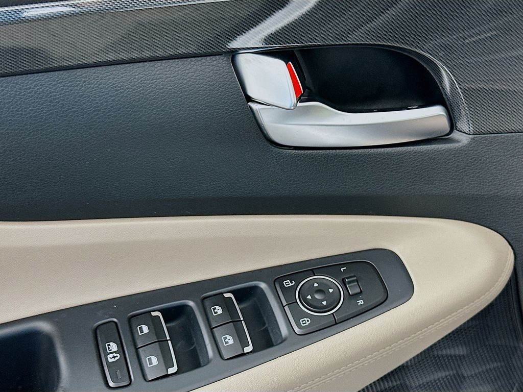 Thumbnail: 2023 Hyundai Santa Fe - 18