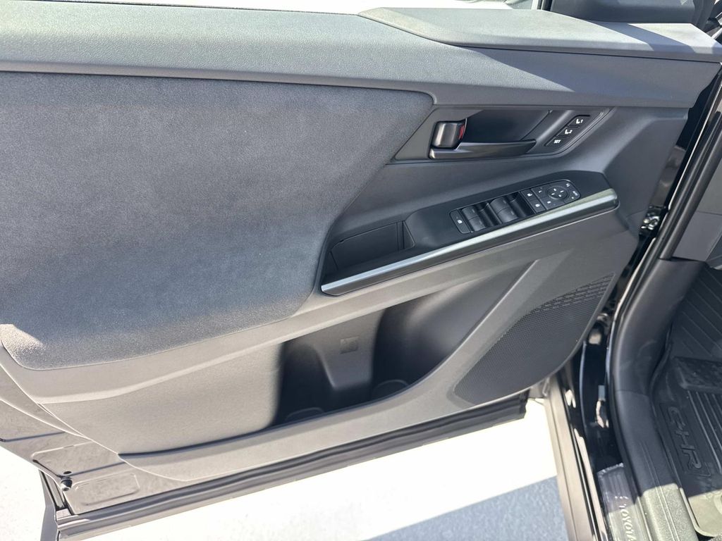 2026 Toyota C-HR - 11