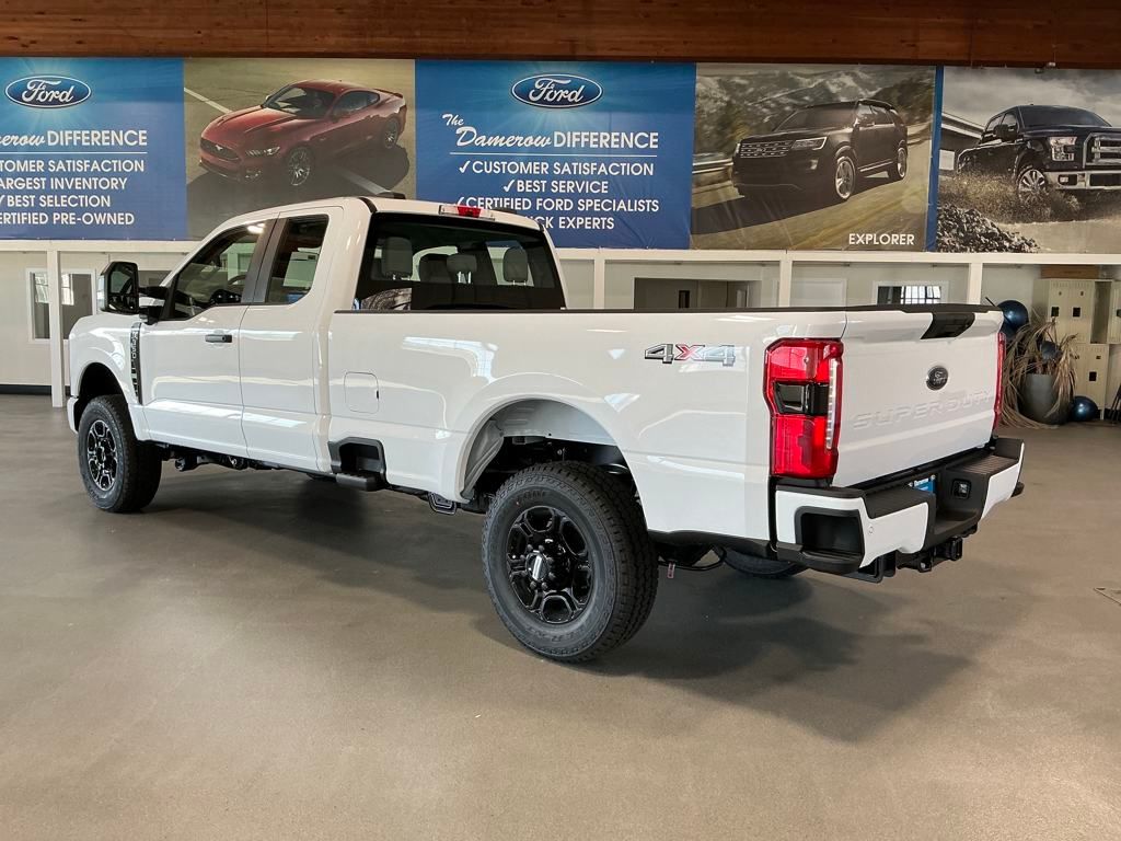 2025 Ford F-350SD  photo