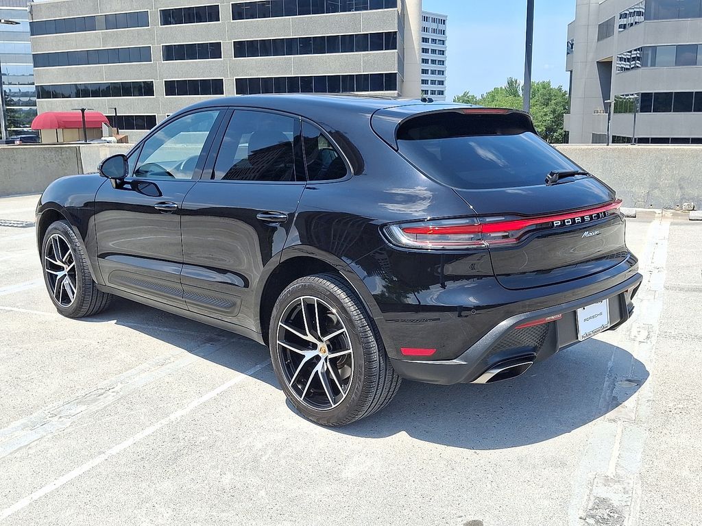 Thumbnail: 2024 Porsche Macan - 10