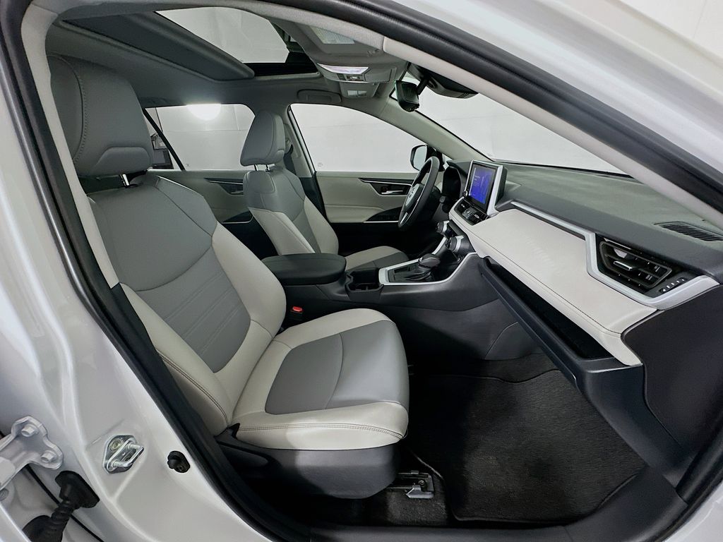 Thumbnail: 2025 Toyota RAV4 - 29