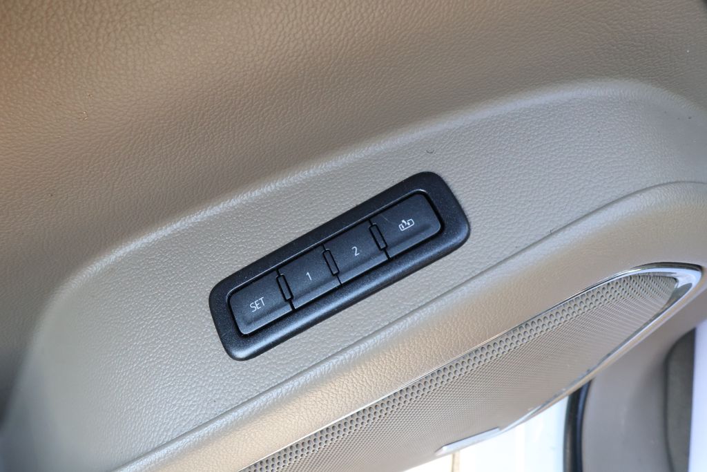 Thumbnail: 2019 Chevrolet Suburban - 16