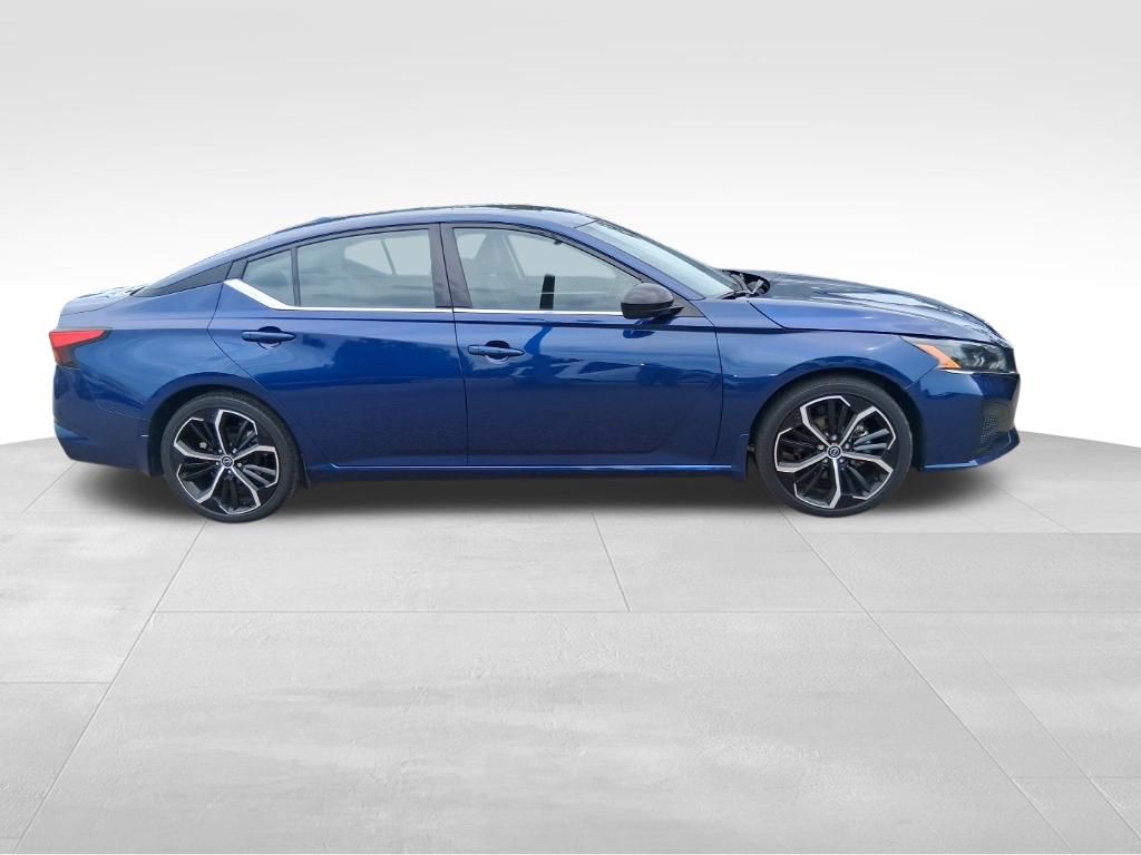 Used 2024 Blue Nissan 2.5 SR image 16