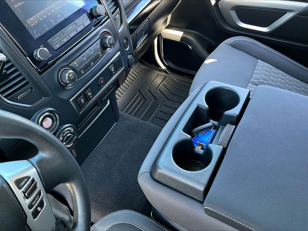 2024 Nissan Titan — photo 19
