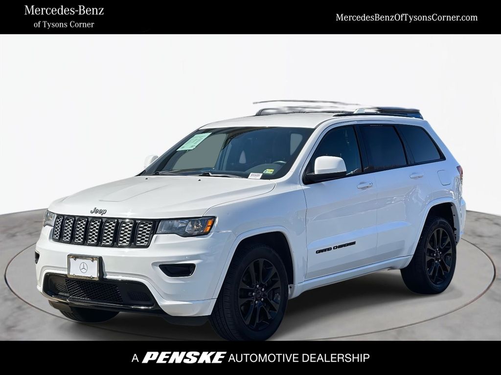 2017 Jeep Grand Cherokee Altitude Hero Image