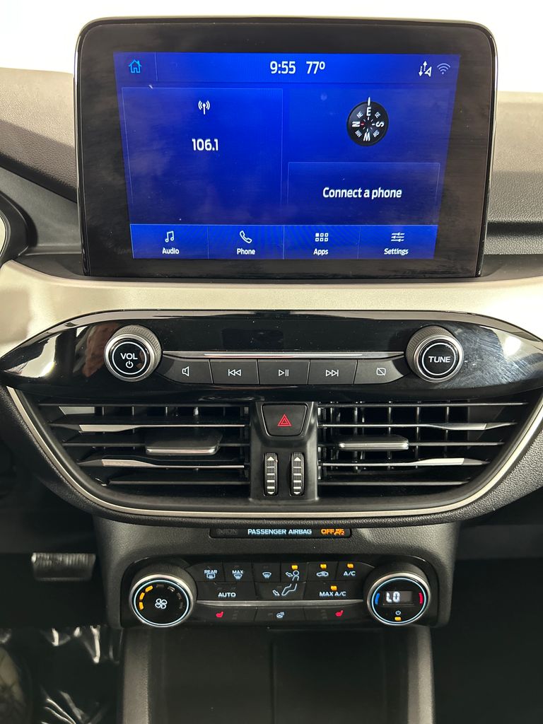 Used 2021 Red Ford SE image 14