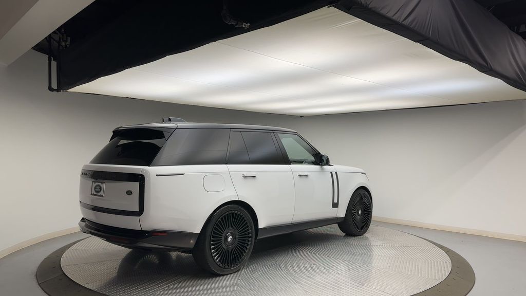 2023 Land Rover Range Rover SE 8