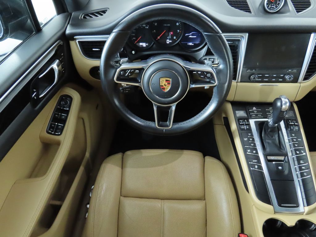2017 Porsche Macan Base 10