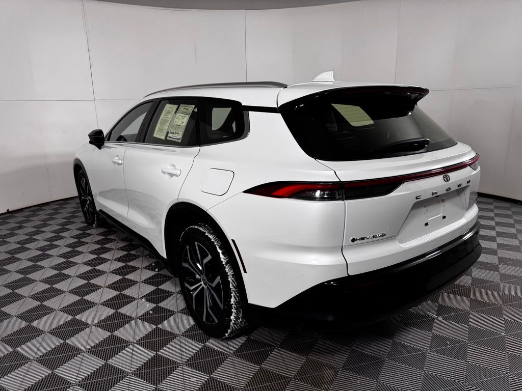 Used 2025 White Toyota XLE image 15