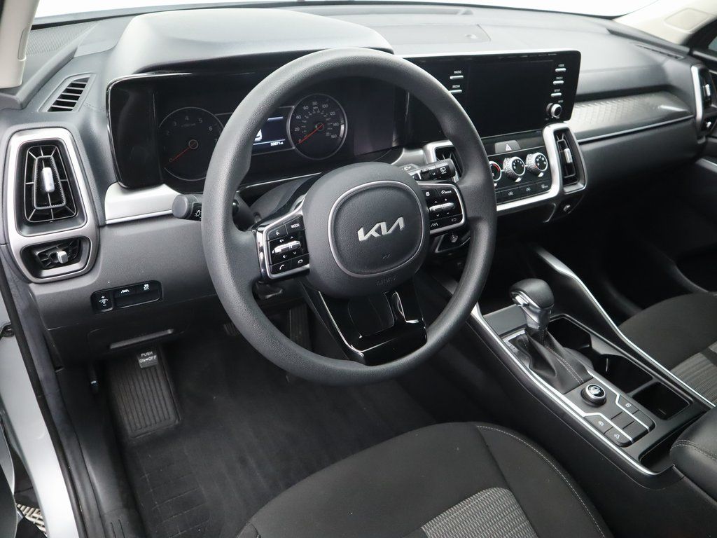 Thumbnail: 2022 Kia Sorento - 9