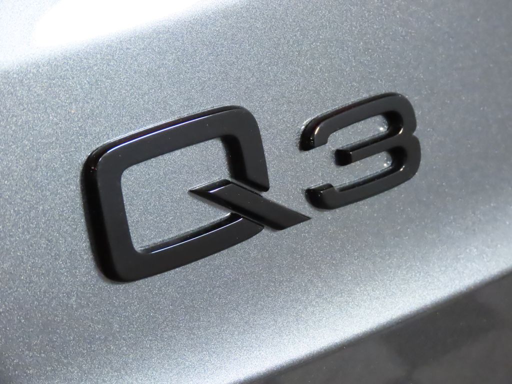 Thumbnail: 2025 Audi Q3 - 9