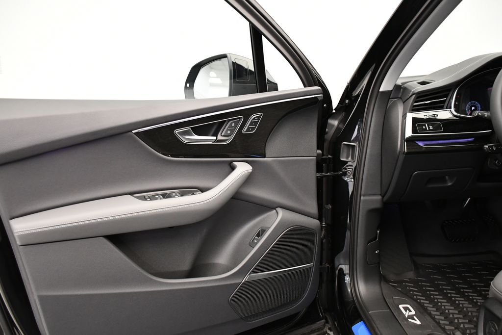 Thumbnail: 2025 Audi Q7 - 31