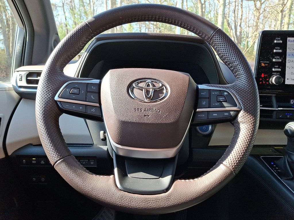 2022 Toyota Sienna Platinum 20