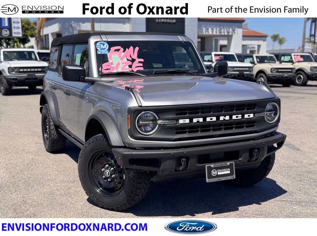 Iconic Silver Metallic 2023 Ford Bronco SUV / Crossover Four-Wheel Drive 7-Speed Manual