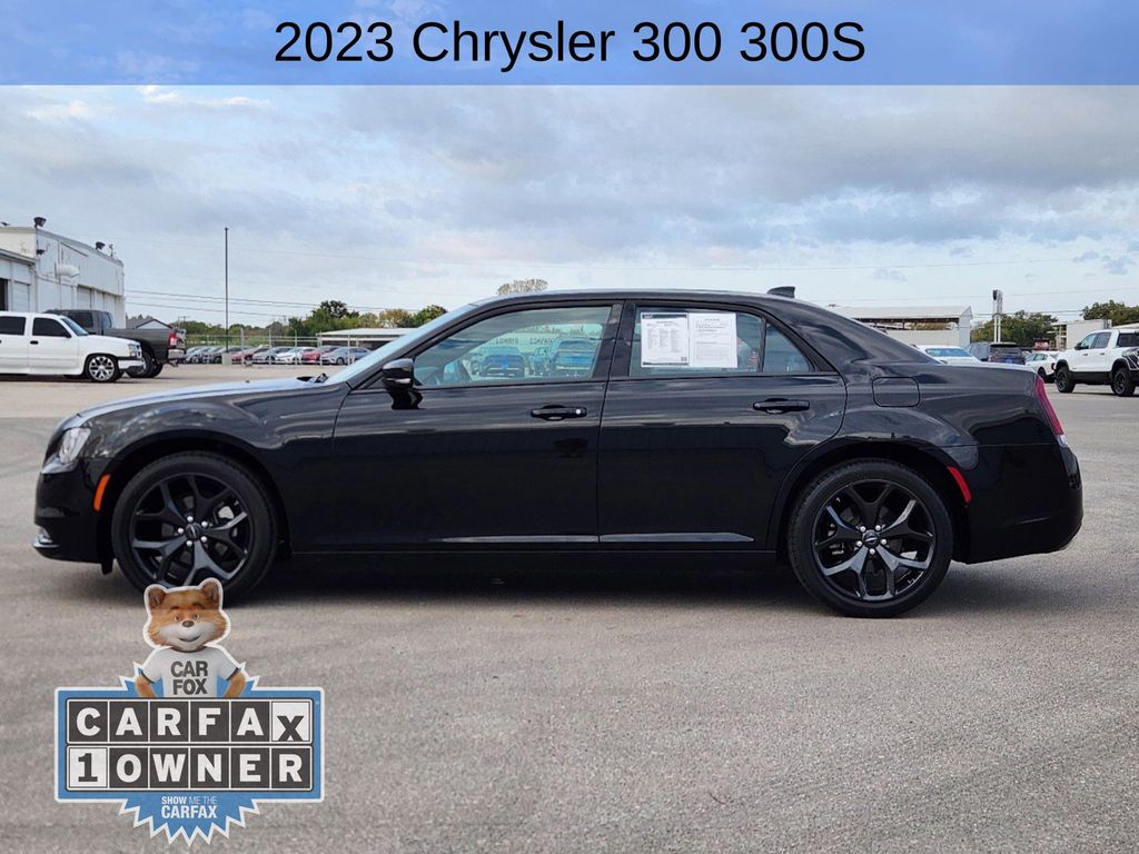 2023 Chrysler 300 S 4