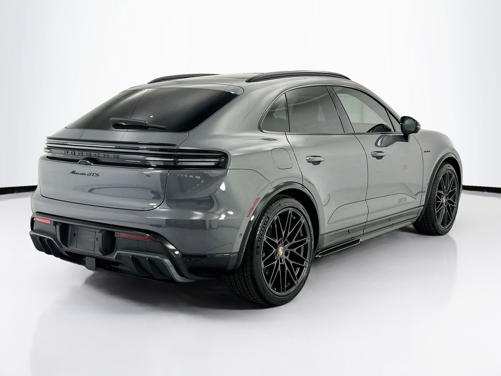 Thumbnail: 2026 Porsche Macan - 7