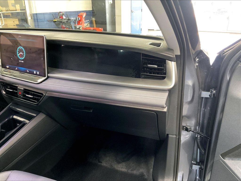 2025 Volkswagen Tiguan — photo 13