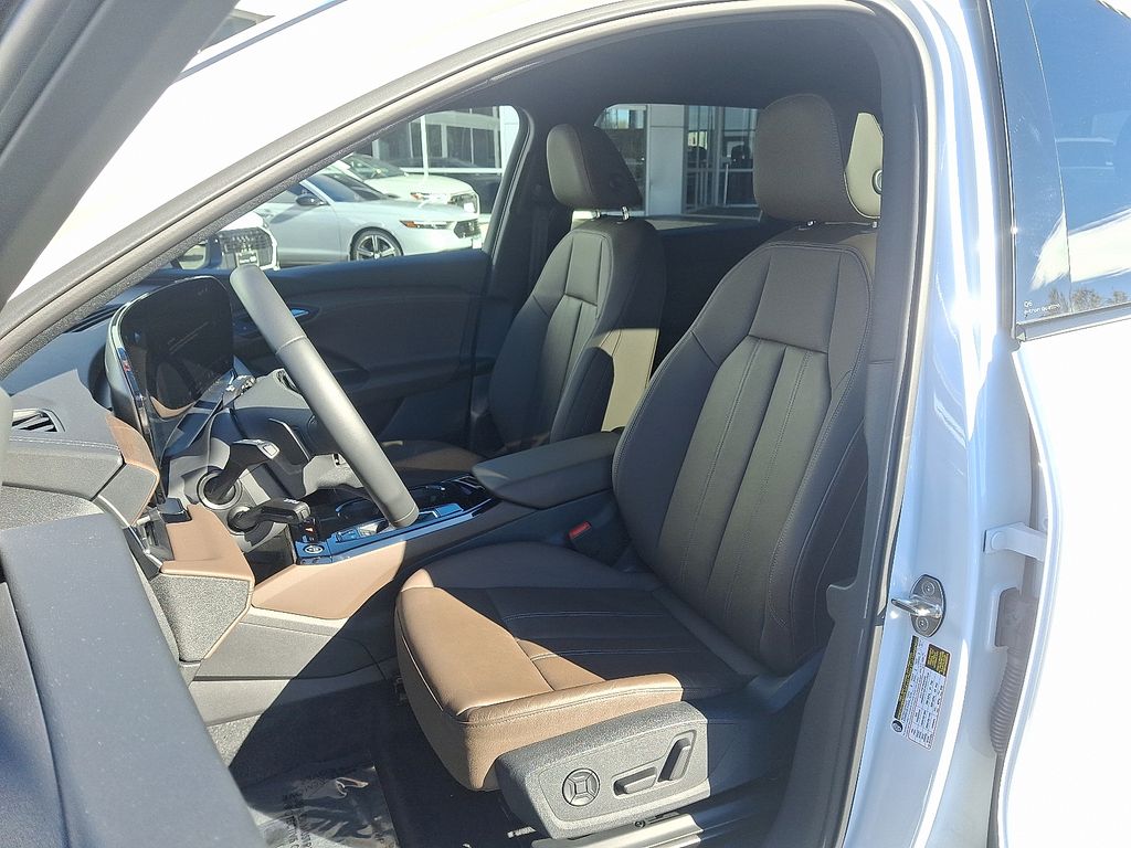 Thumbnail: 2025 Audi Q6 e-tron - 13