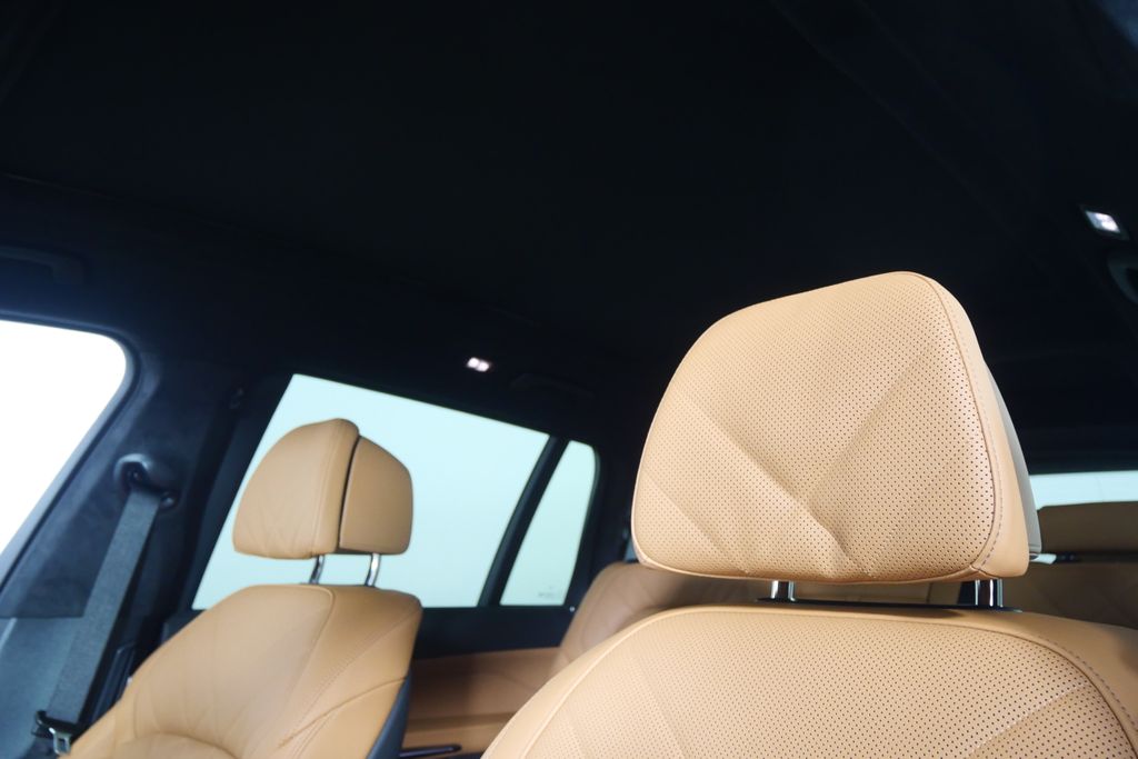Thumbnail: 2026 BMW X7 - 12