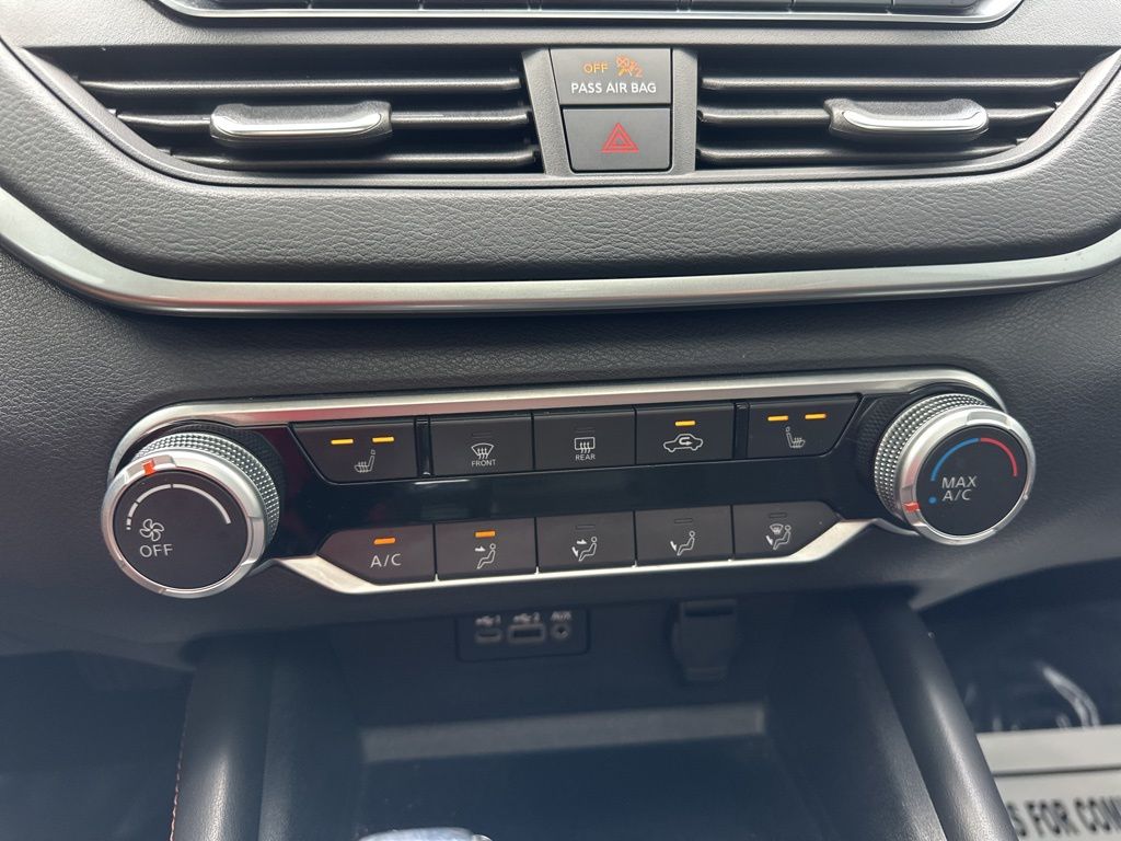 2022 Super Black Clearcoat Nissan Altima 2.5 SR FWD Sedan