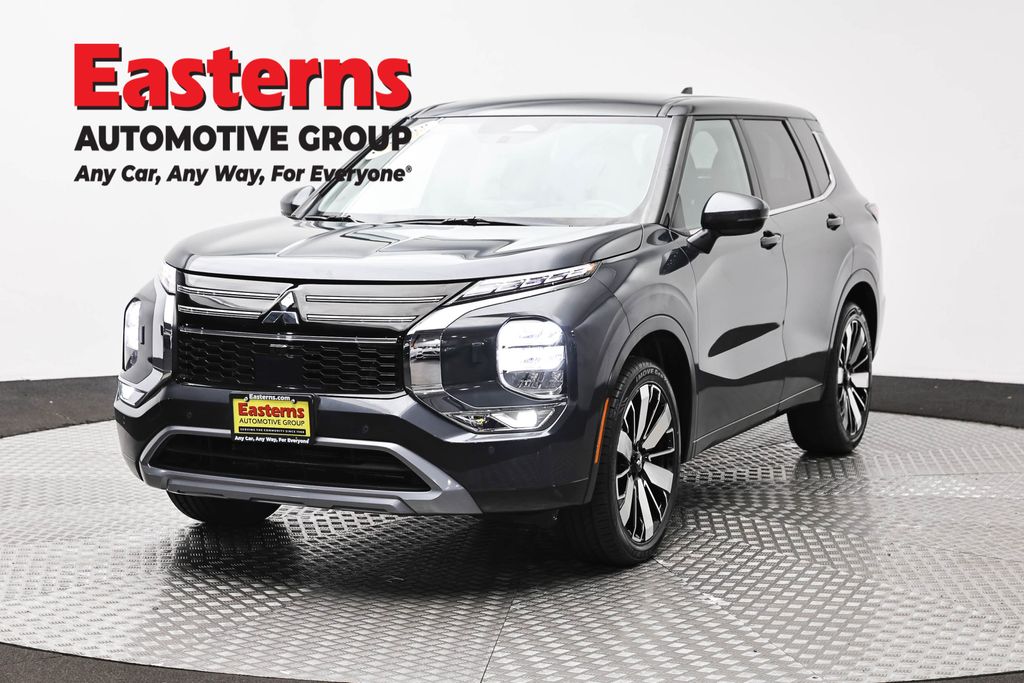 Gray 2025 Mitsubishi Outlander SUV / Crossover Front-Wheel Drive Continuously Variable Transmission