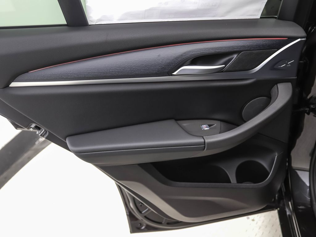 Thumbnail: 2025 BMW X4 - 18