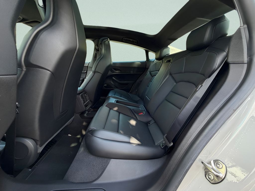 Certified Used 2022  Porsche  image 18
