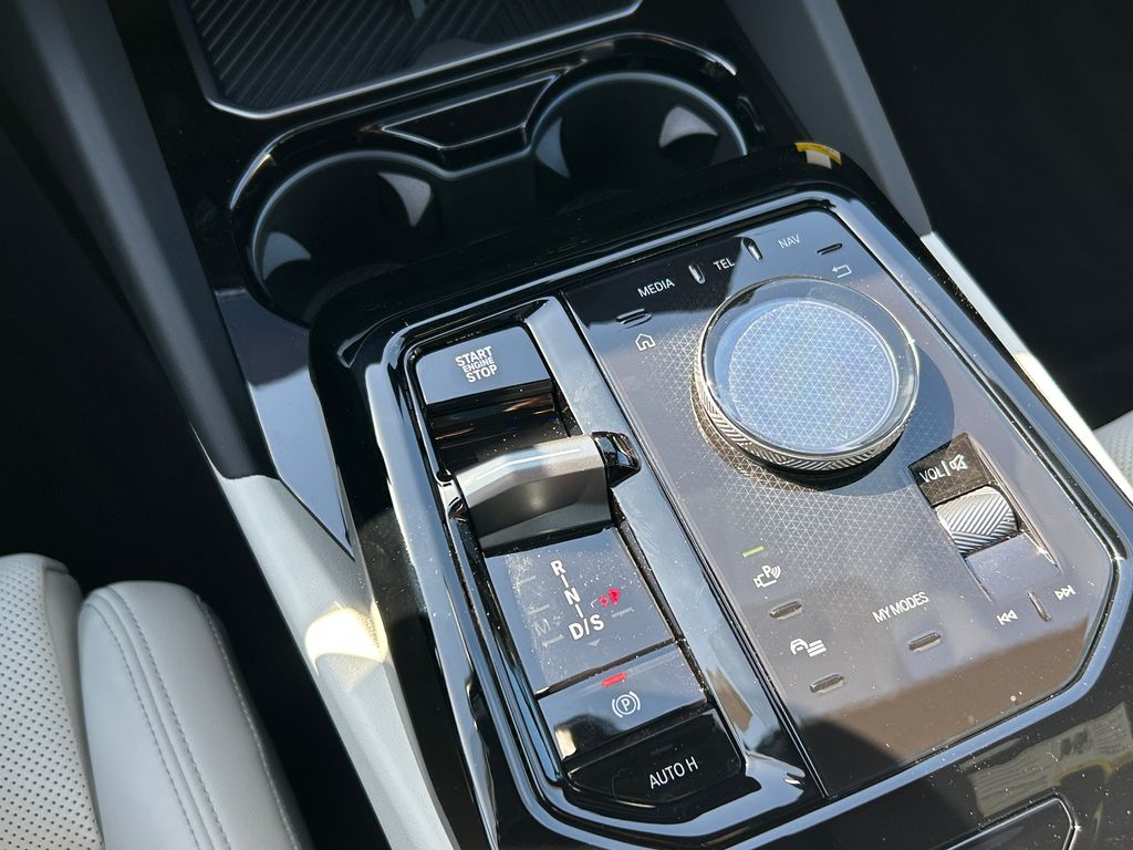 2025 BMW 5 Series 530i 28