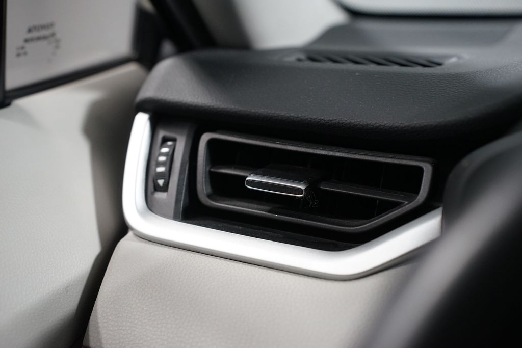 Thumbnail: 2021 Toyota RAV4 - 24