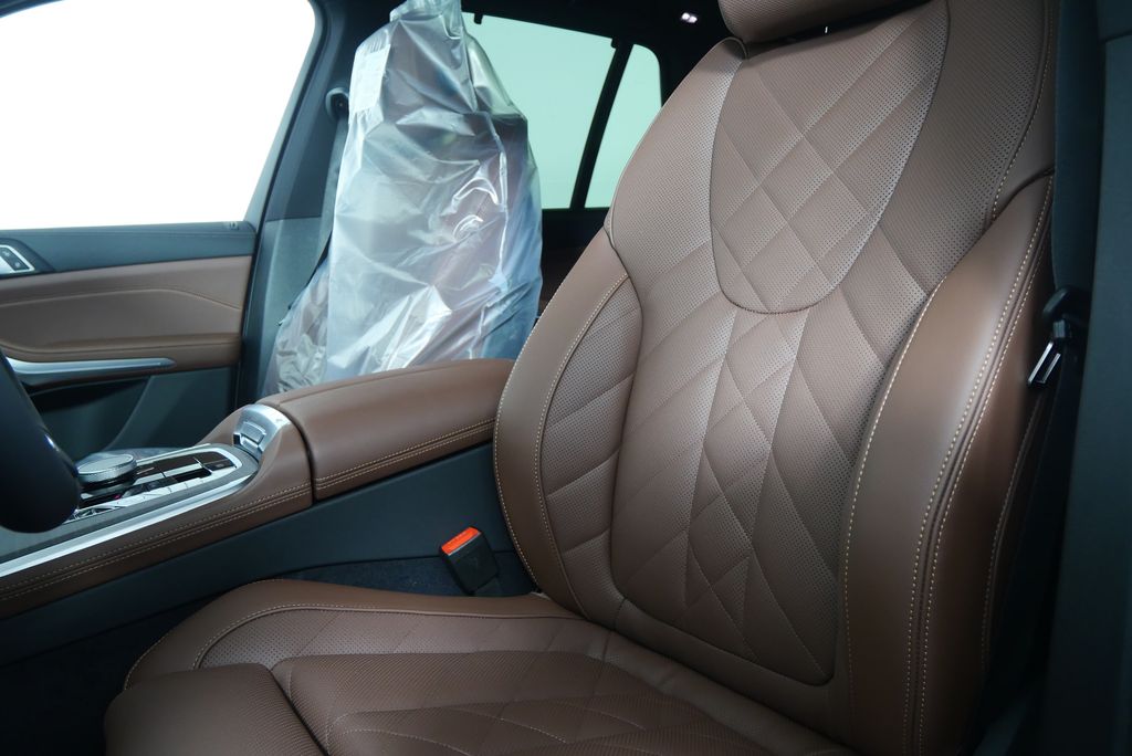 Thumbnail: 2026 BMW X5 - 10