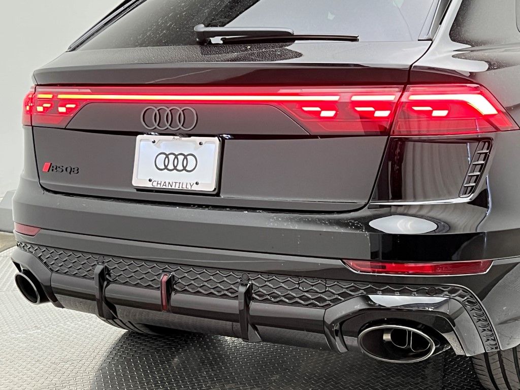 Thumbnail: 2026 Audi RS Q8 - 8