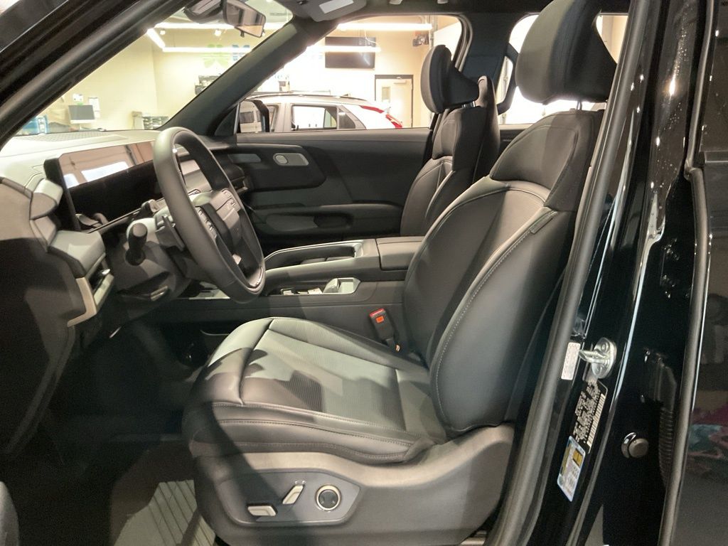 New 2027 Black Kia S image 8