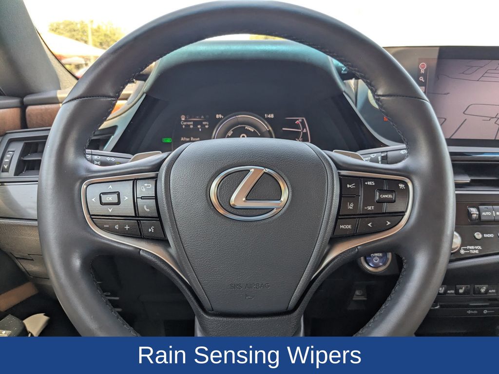 2022 Lexus ES 300h 