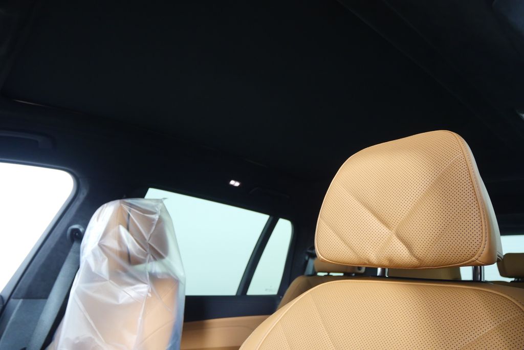 Thumbnail: 2026 BMW X7 - 12