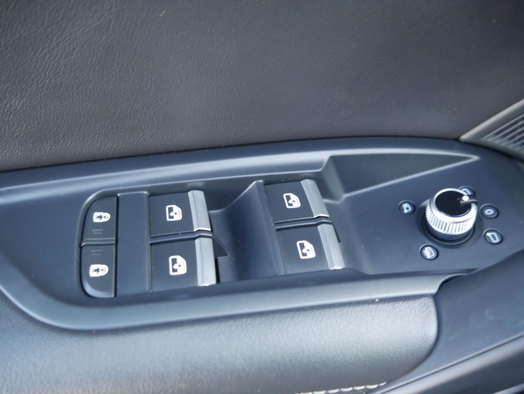 Thumbnail: 2023 Audi Q5 - 18