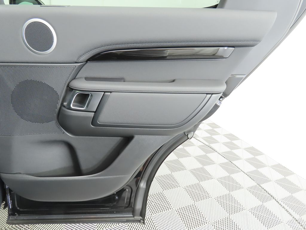 Thumbnail: 2025 Land Rover Discovery - 27