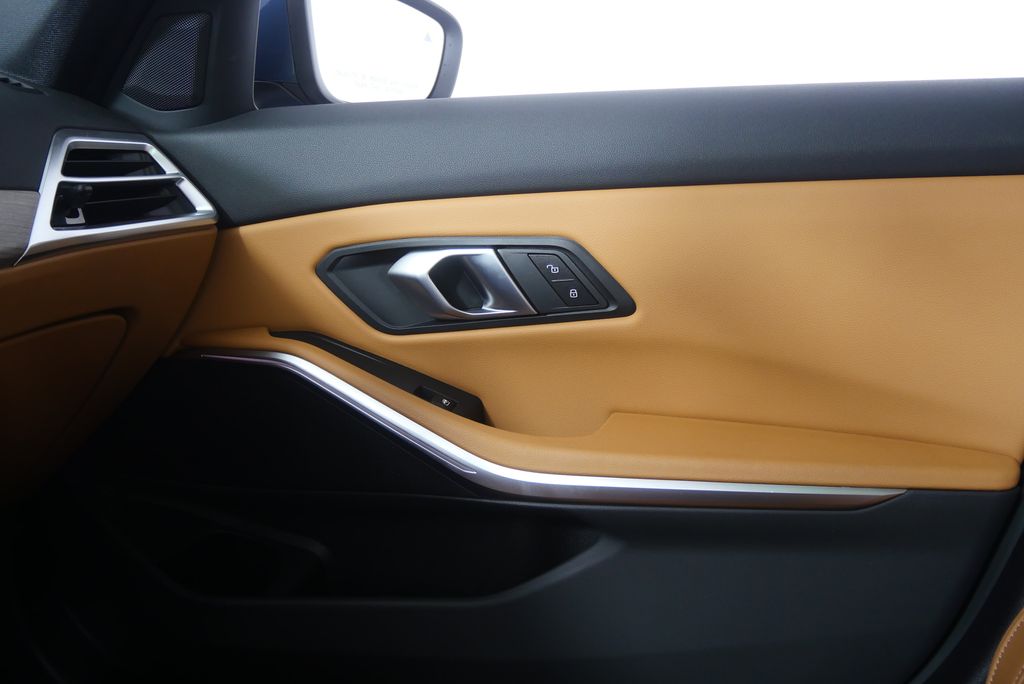 Thumbnail: 2025 BMW 3 Series - 25