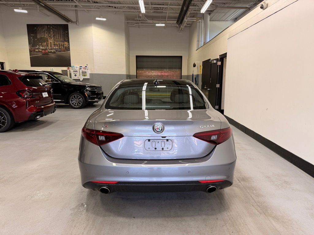 Thumbnail: 2019 Alfa Romeo Giulia - 4