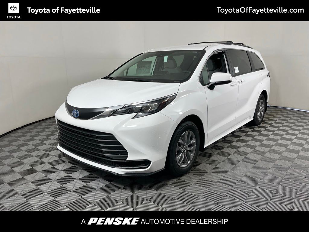 2025 Toyota Sienna LE -
                Fayetteville, AR