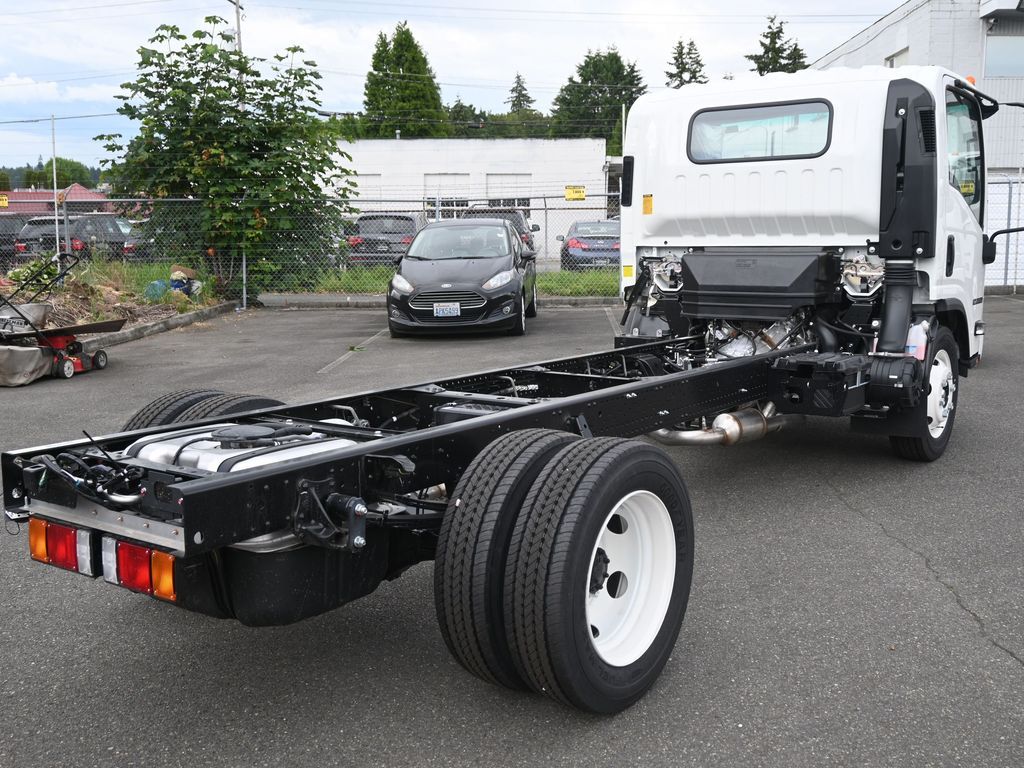 2024 Isuzu NPR HD 