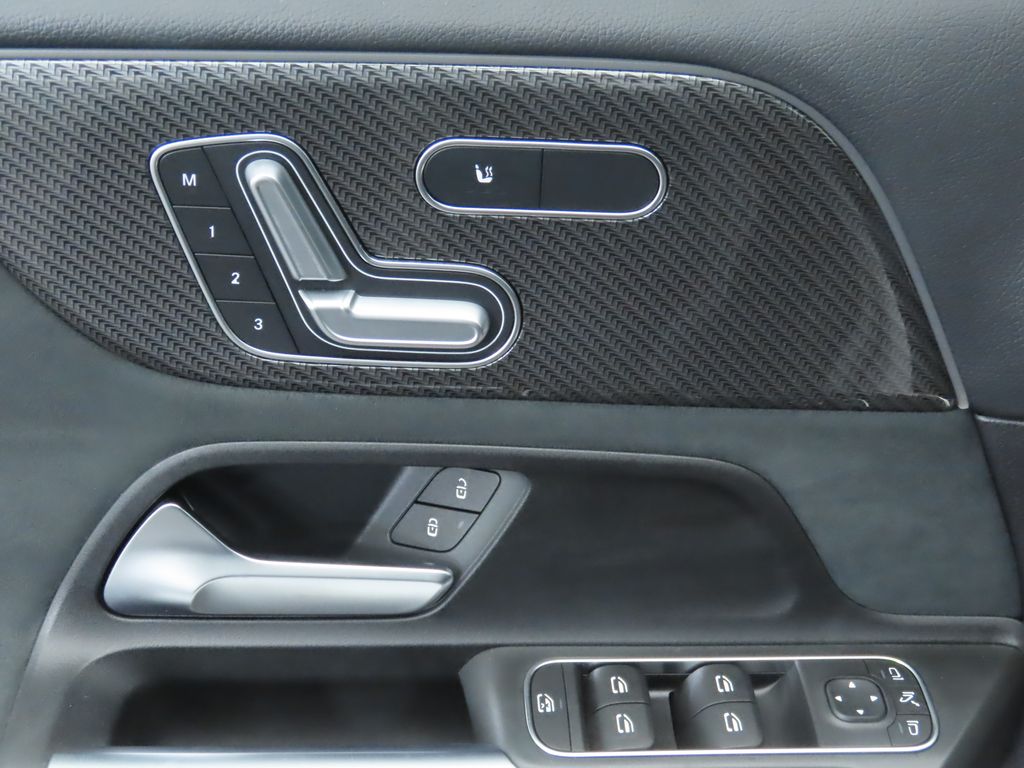 2021 Mercedes-Benz GLB 35 AMG 23
