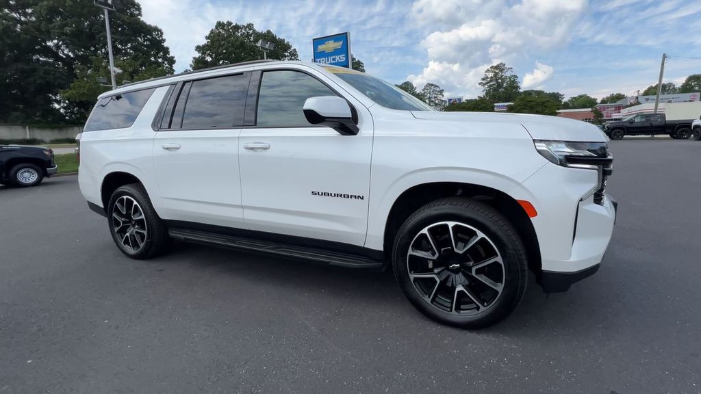 2023 Chevrolet Suburban RST photo