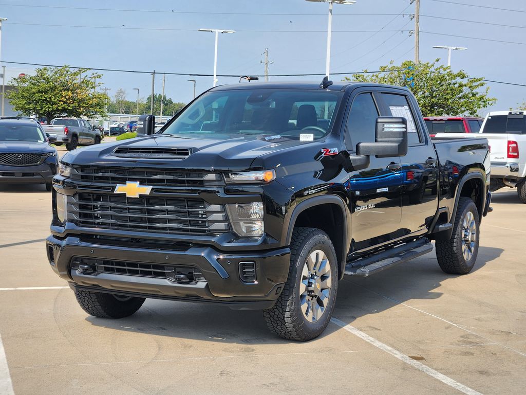 2025 Chevrolet Silverado 2500HD Custom photo 2