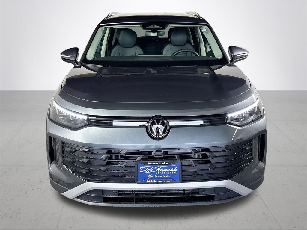 2025 Volkswagen Tiguan SE photo 3